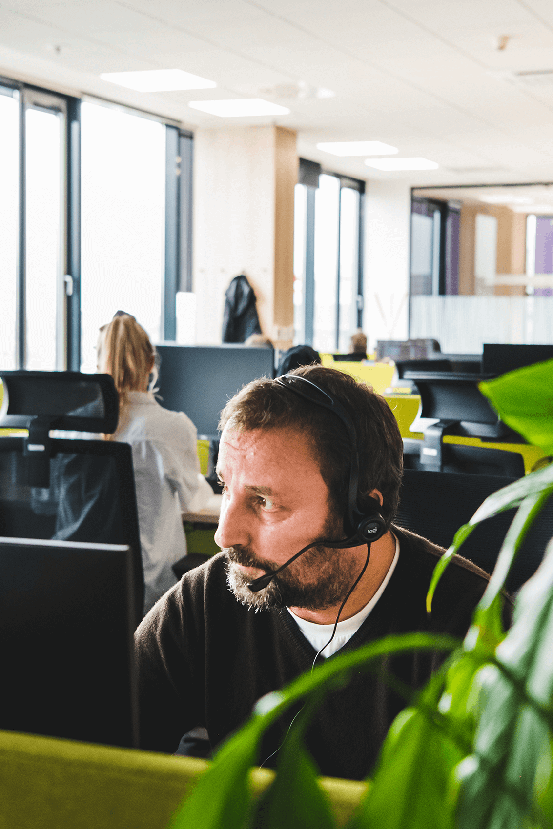 AholdDelhaize_Careers_Albert_Robert_Němec_IT_Tech_Working_Desk_vertical.png